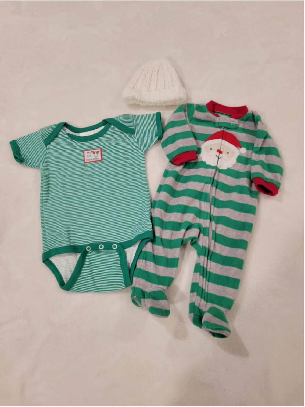 Baby 1st Christmas 3-Piece Lot 0-3 Months Santa Sleeper Bodysuit Beanie